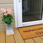 Heathery Lodge With Hot Tub